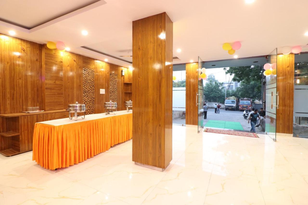 Hotel Hari International - Noida Sector 11 外观 照片