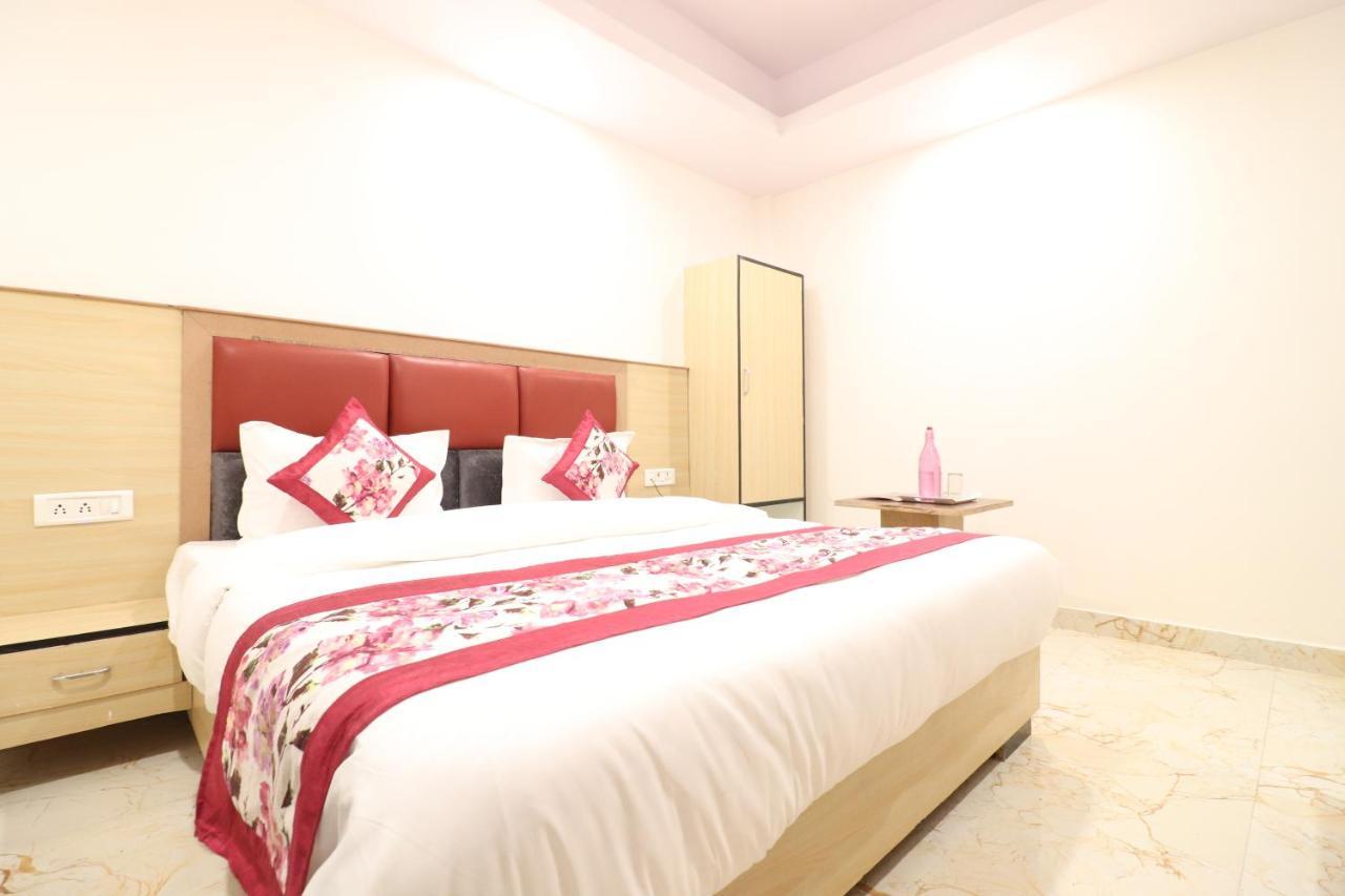 Hotel Hari International - Noida Sector 11 外观 照片