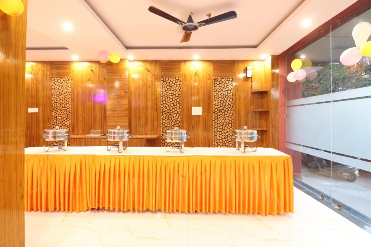Hotel Hari International - Noida Sector 11 外观 照片