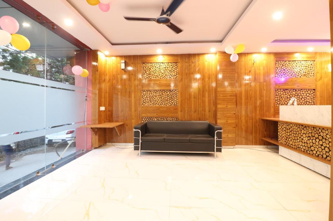 Hotel Hari International - Noida Sector 11 外观 照片