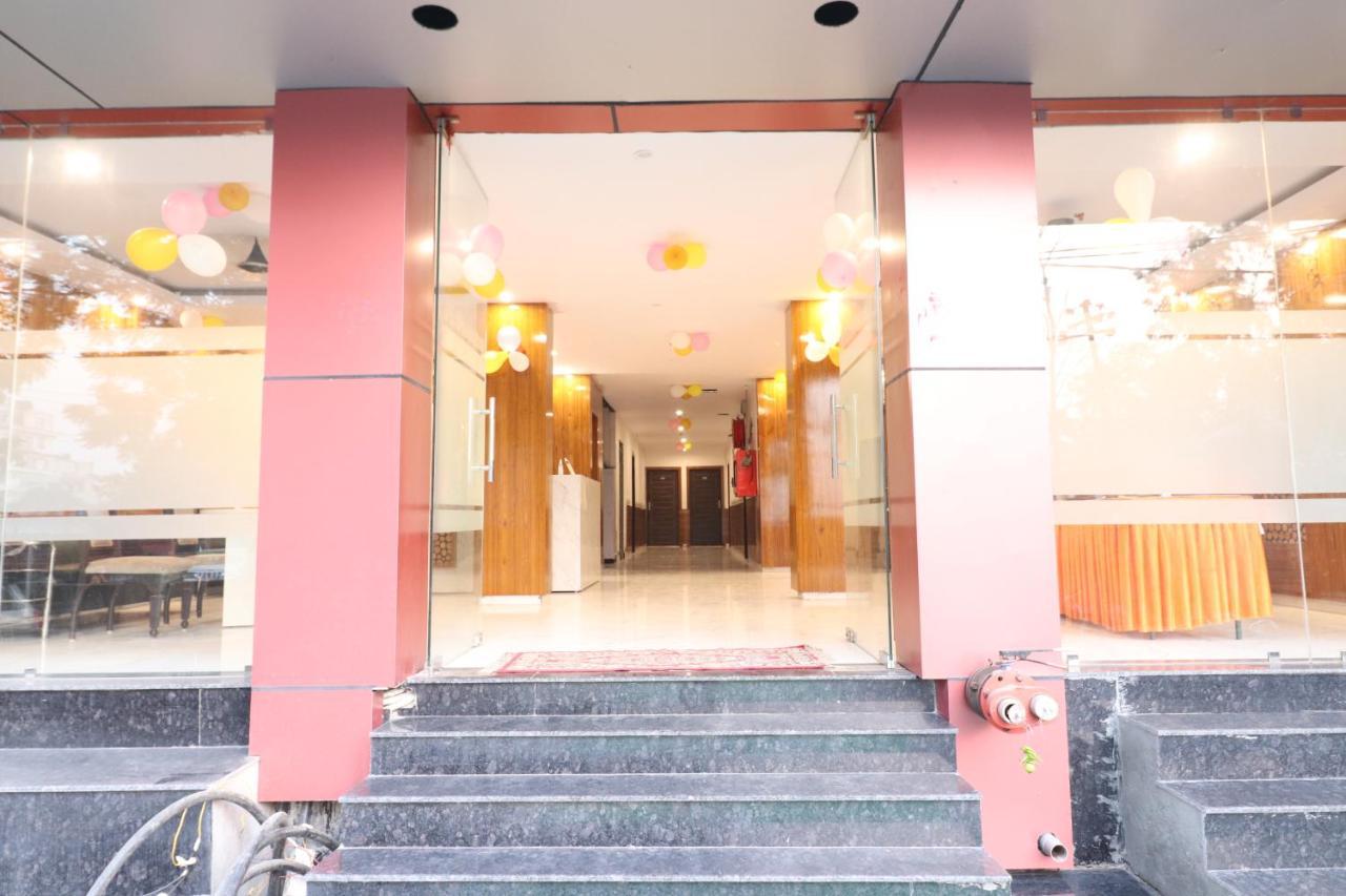 Hotel Hari International - Noida Sector 11 外观 照片