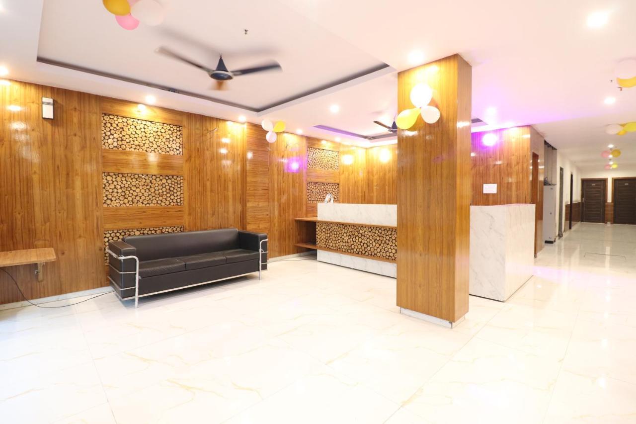 Hotel Hari International - Noida Sector 11 外观 照片