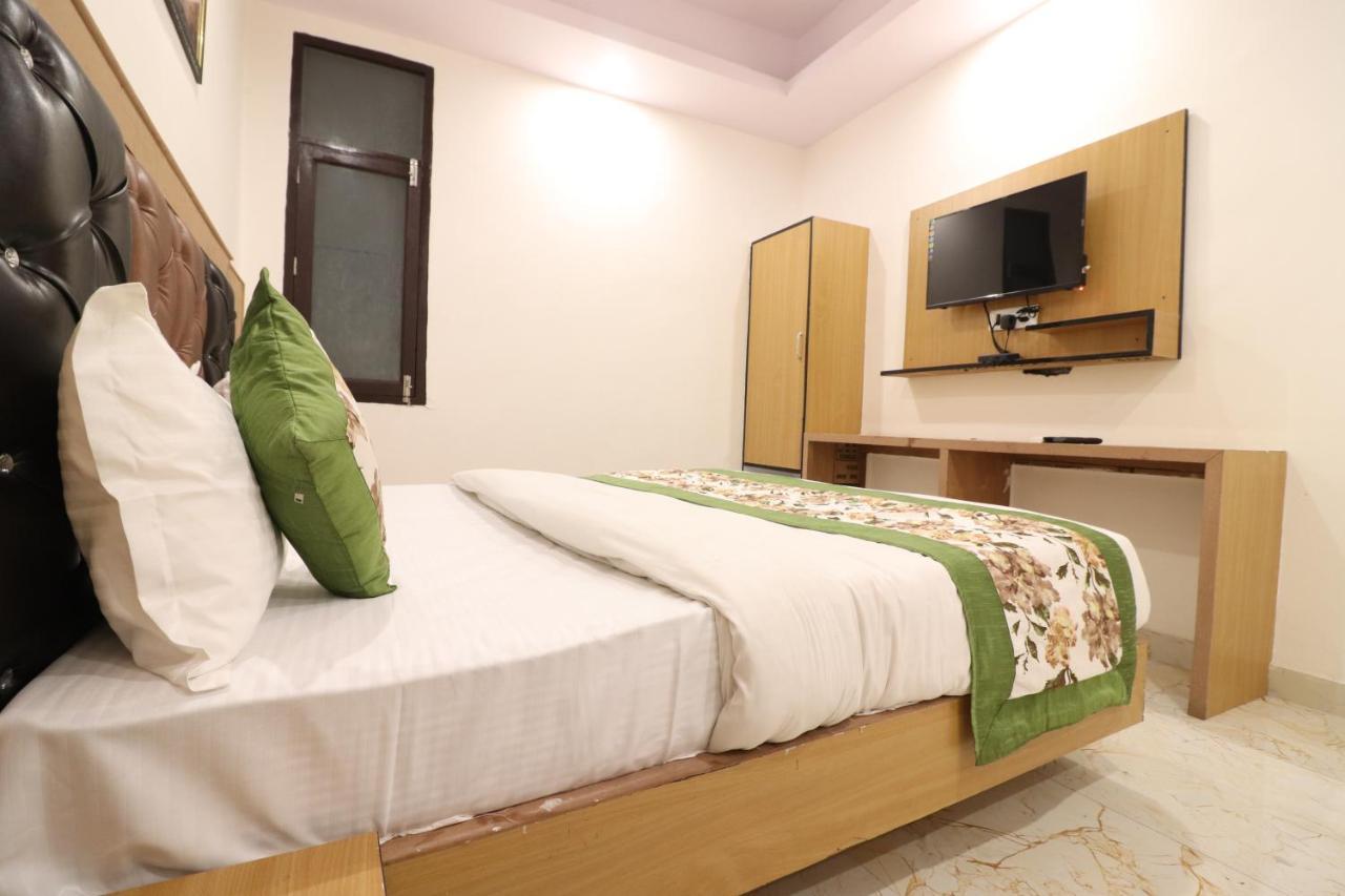 Hotel Hari International - Noida Sector 11 外观 照片