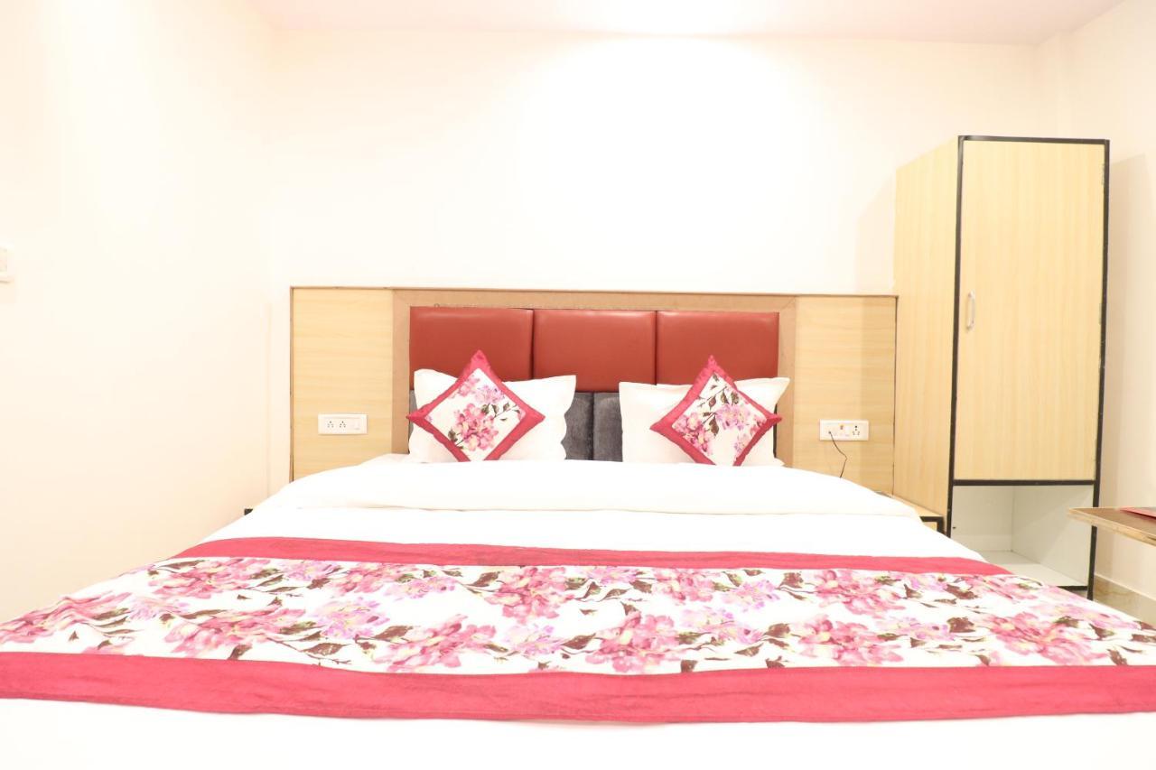 Hotel Hari International - Noida Sector 11 外观 照片