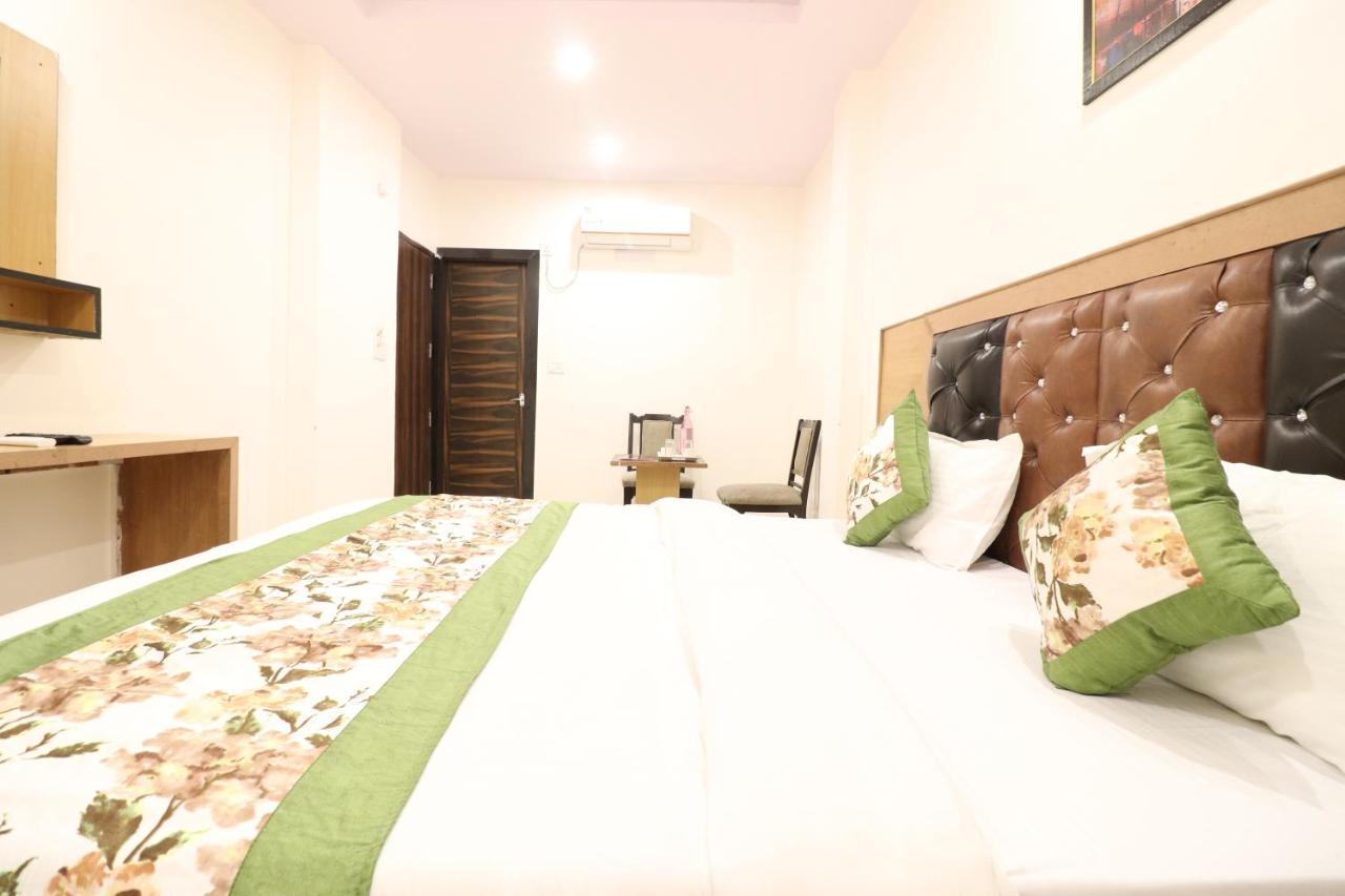 Hotel Hari International - Noida Sector 11 外观 照片