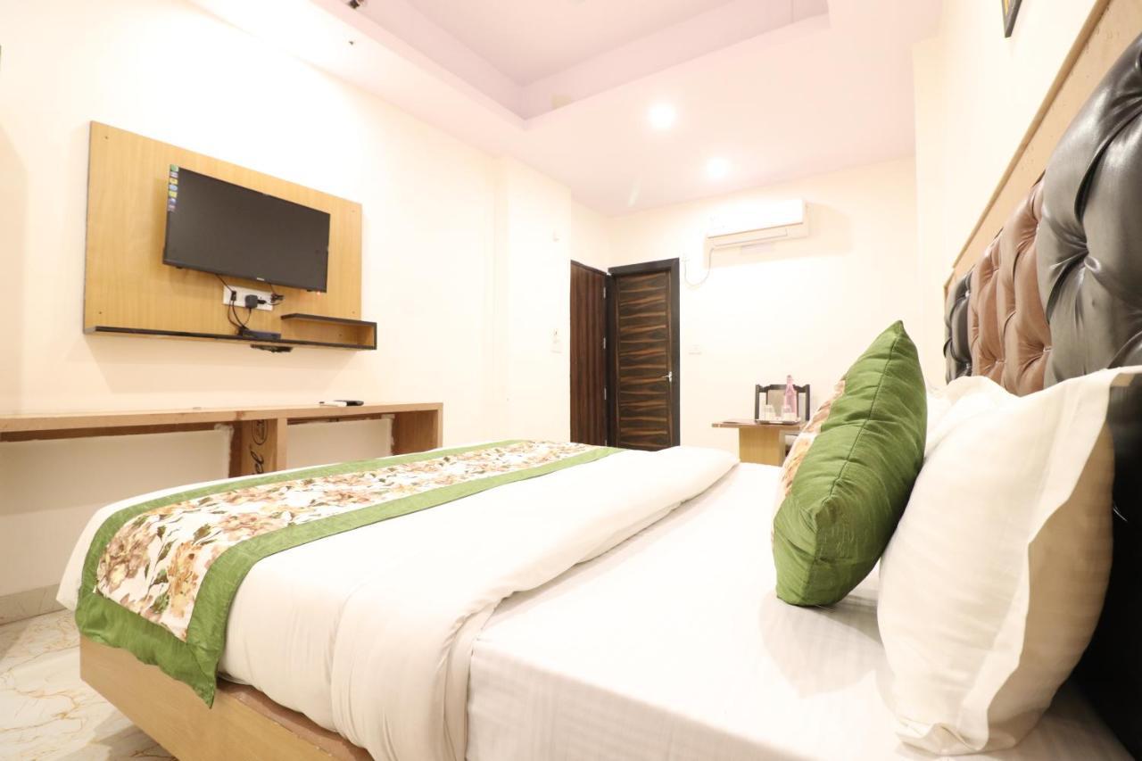Hotel Hari International - Noida Sector 11 外观 照片