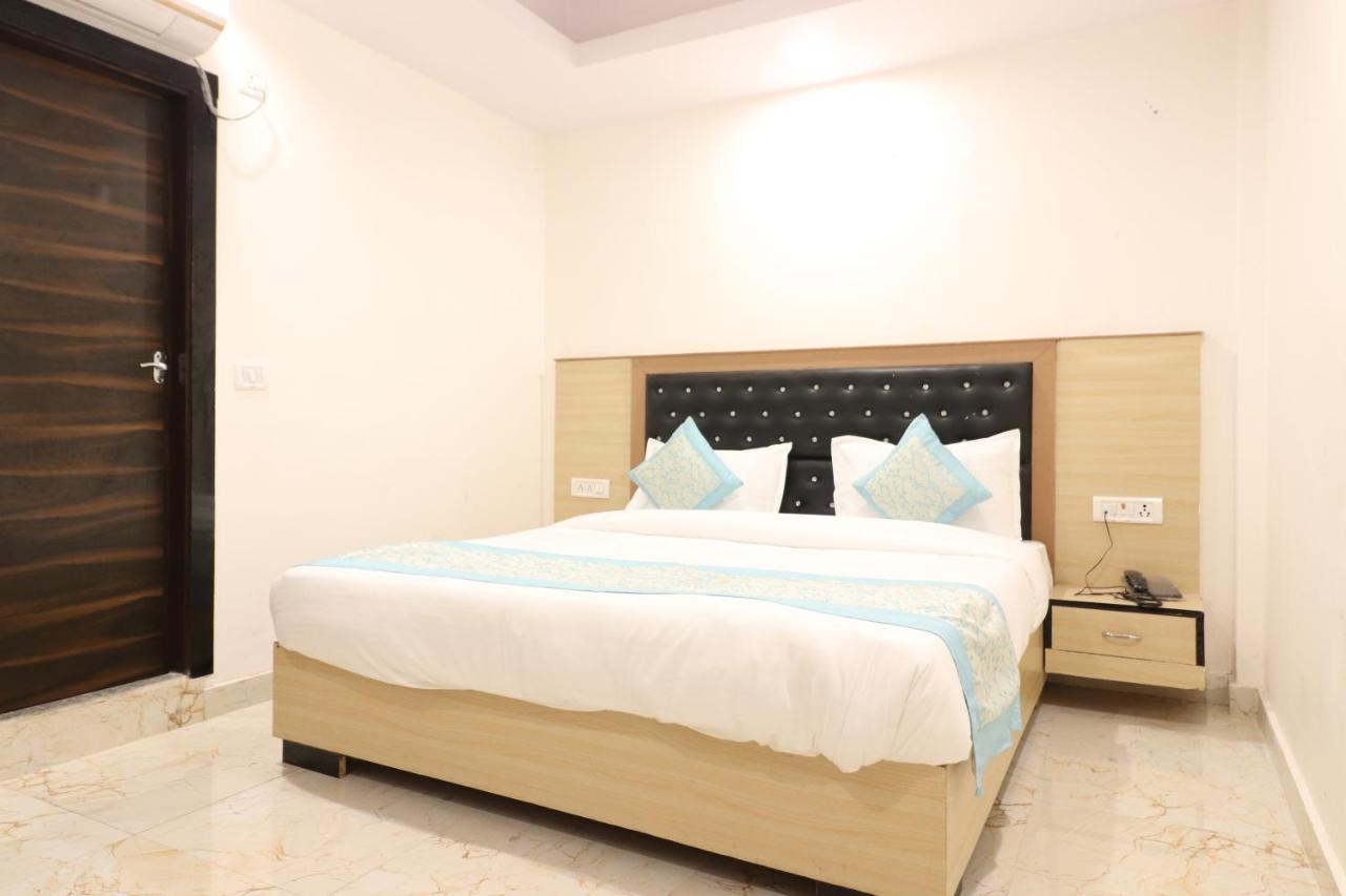 Hotel Hari International - Noida Sector 11 外观 照片