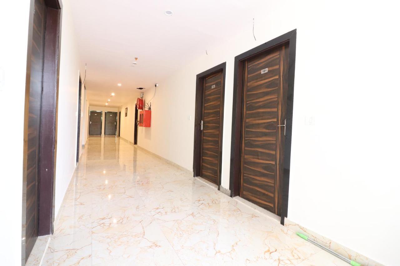 Hotel Hari International - Noida Sector 11 外观 照片