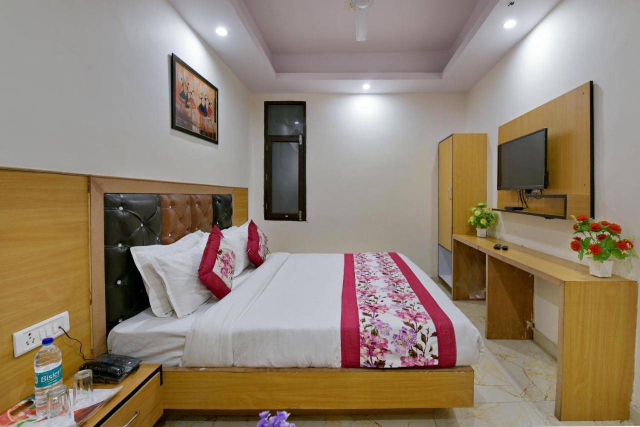 Hotel Hari International - Noida Sector 11 外观 照片