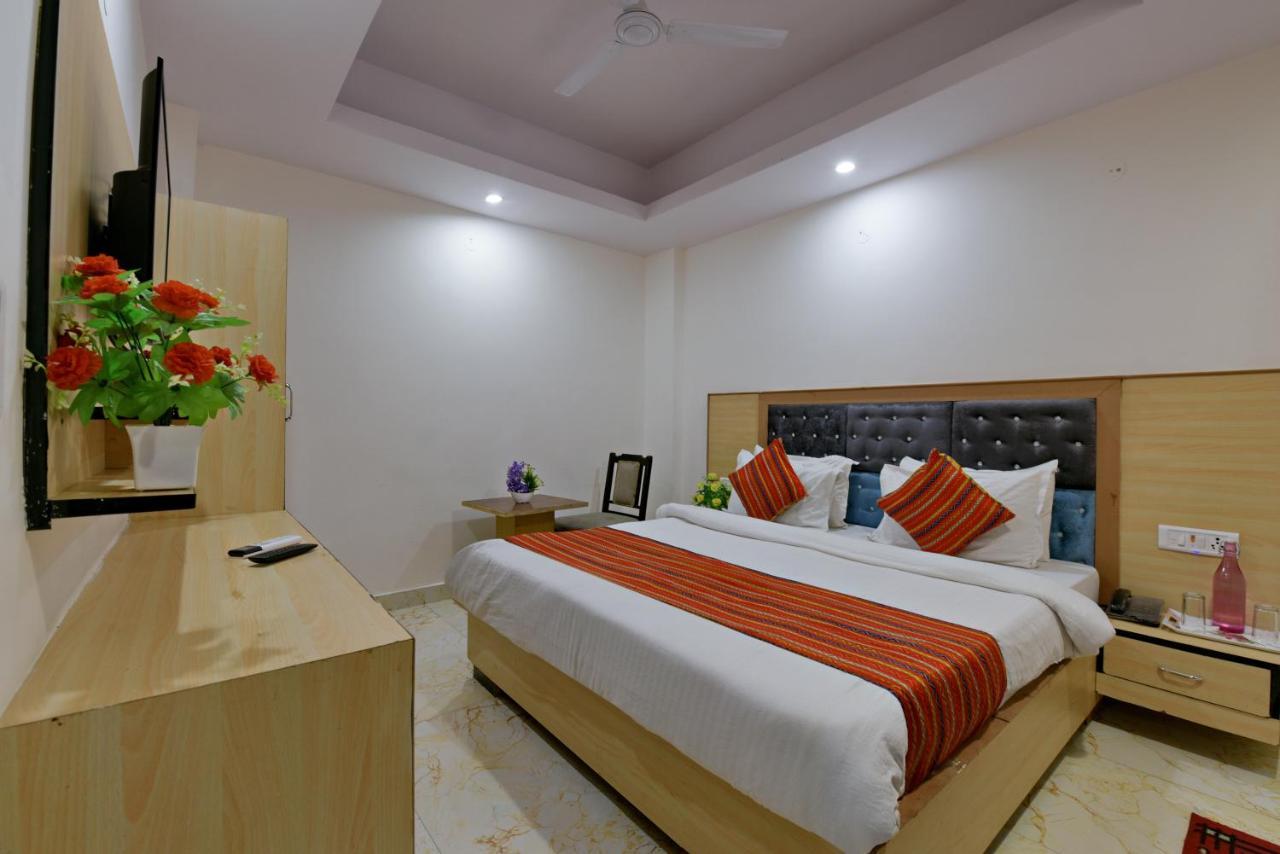 Hotel Hari International - Noida Sector 11 外观 照片