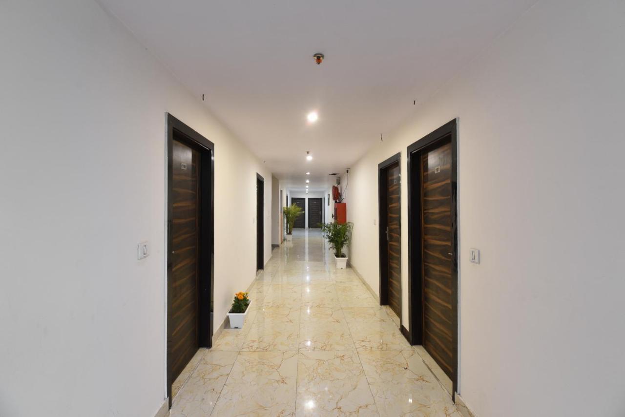 Hotel Hari International - Noida Sector 11 外观 照片
