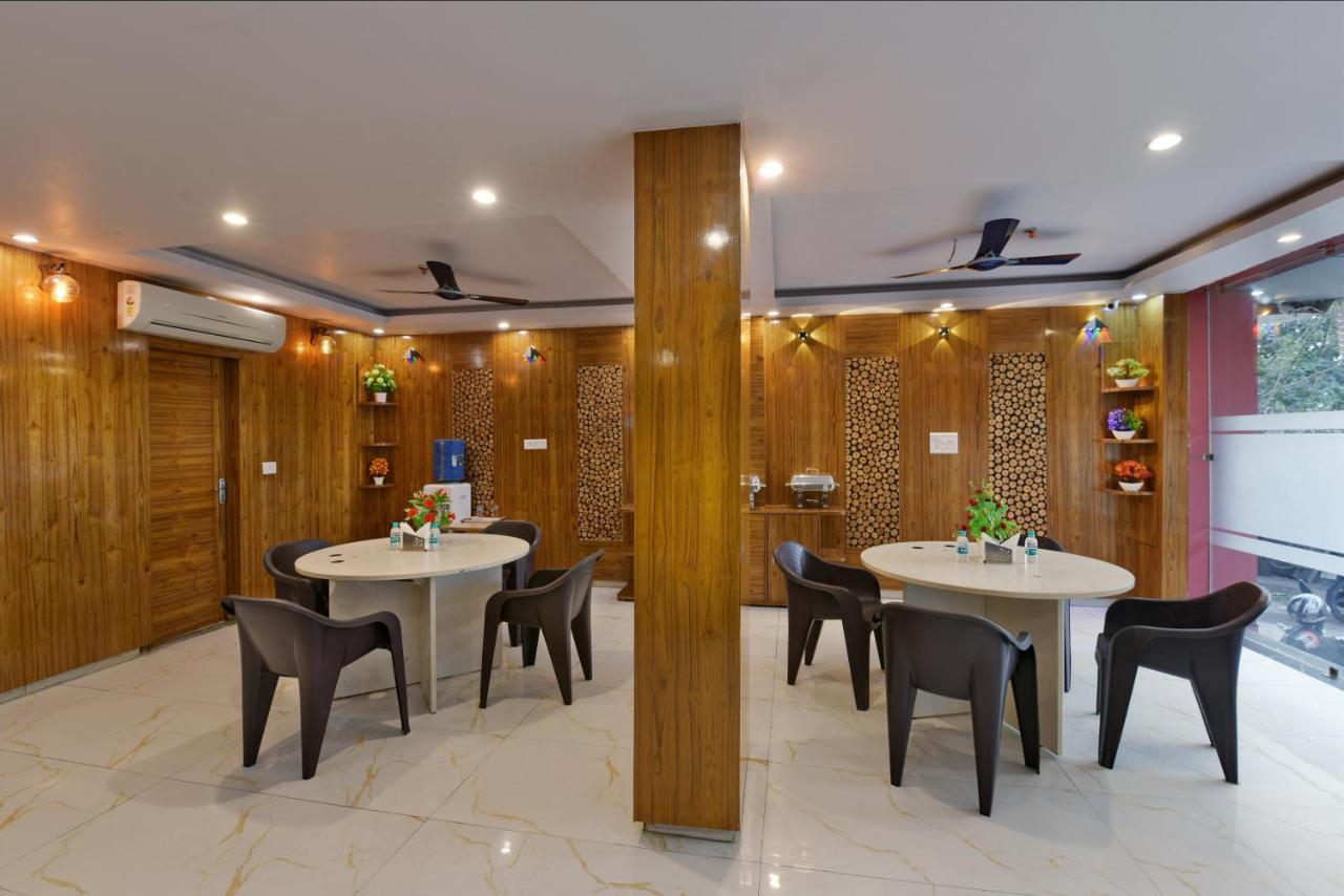 Hotel Hari International - Noida Sector 11 外观 照片